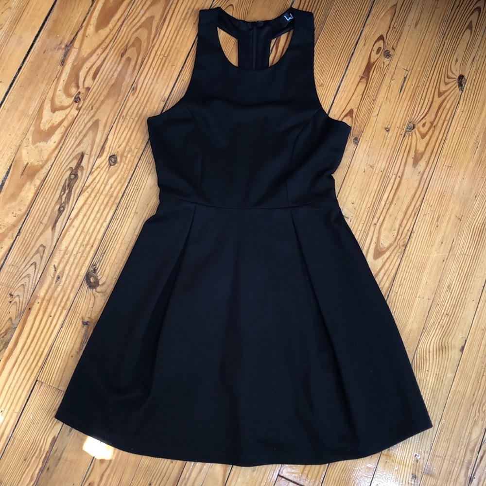 LuLu’s Little Black Dress BACK CUT ACCENTS M
